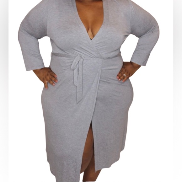 Signature Lounge Robe - Picture 2 of 4